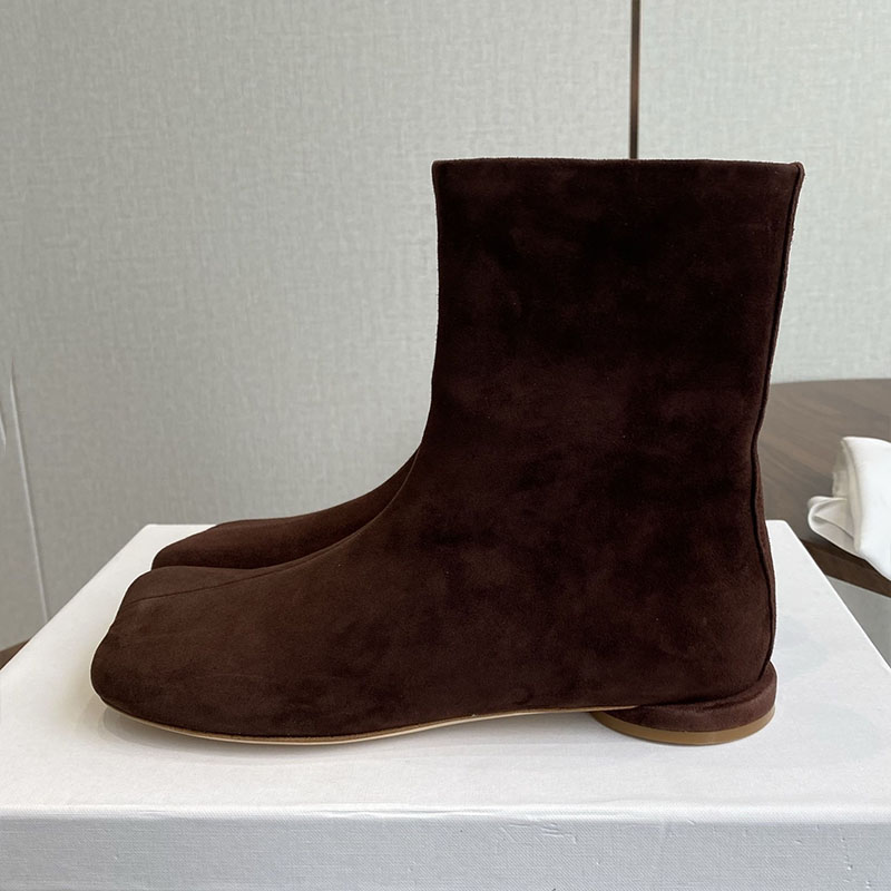 Leatherwork Designs - รองเท้าบูทเชลซีผู้หญิง หนังกลับ พื้นเรียบ หุ้มข้อสั้น หัวกลม ดีไซน์ซิป