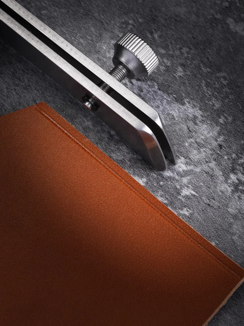 เครื่องมือทำรอยพับขอบหนังแบบปร - Groover Stitching Tool บทวิจารณ์และราคา